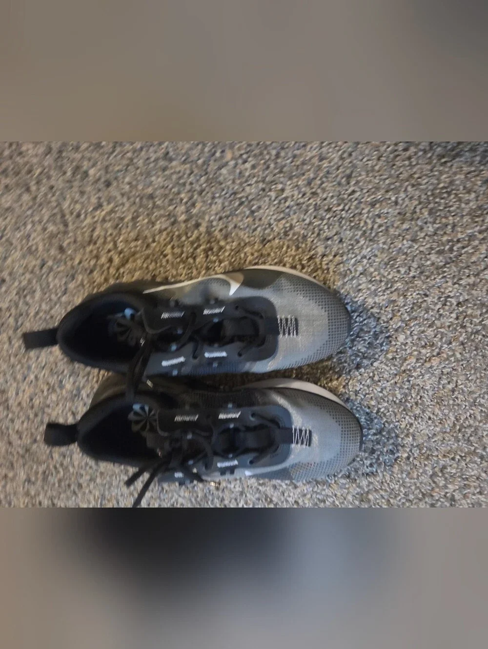 Nike Air Max Black & White Runner - Visible Swoosh. Size 7 Youth.
